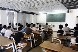 D:\yfzou\学校类文件\质量管理办公室\师德师风\新闻材料\忆百年征程,数百个第一 威尼斯官网19、20级学生同上“开学第一课”\8.jpg