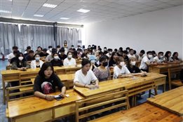 D:\yfzou\学校类文件\质量管理办公室\师德师风\新闻材料\忆百年征程，数百个第一  威尼斯官网19、20级学生同上“开学第一课”\9.jpg