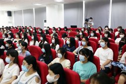 D:\yfzou\学校类文件\质量管理办公室\师德师风\新闻材料\忆百年征程，数百个第一  威尼斯官网19、20级学生同上“开学第一课”\4.jpg