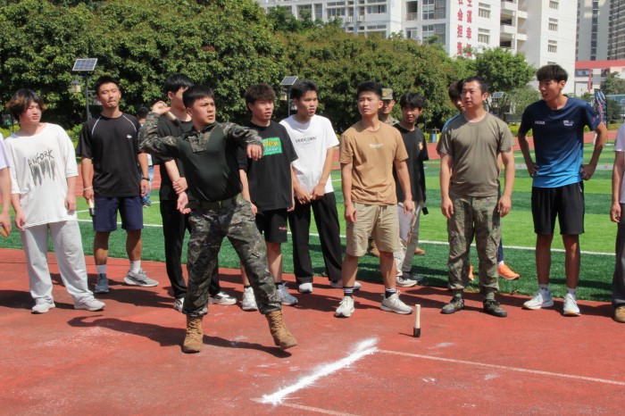 手榴弹定点投掷2.jpg 手榴弹定点投掷2.jpg